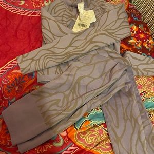 Fabletics NWT leggings and top set